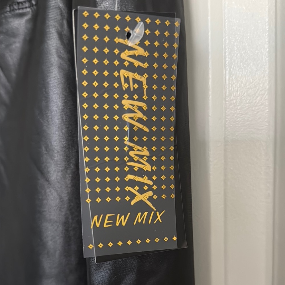 🖤NWT Mix Black Faux Leather Leggings - Picture 3 of 4